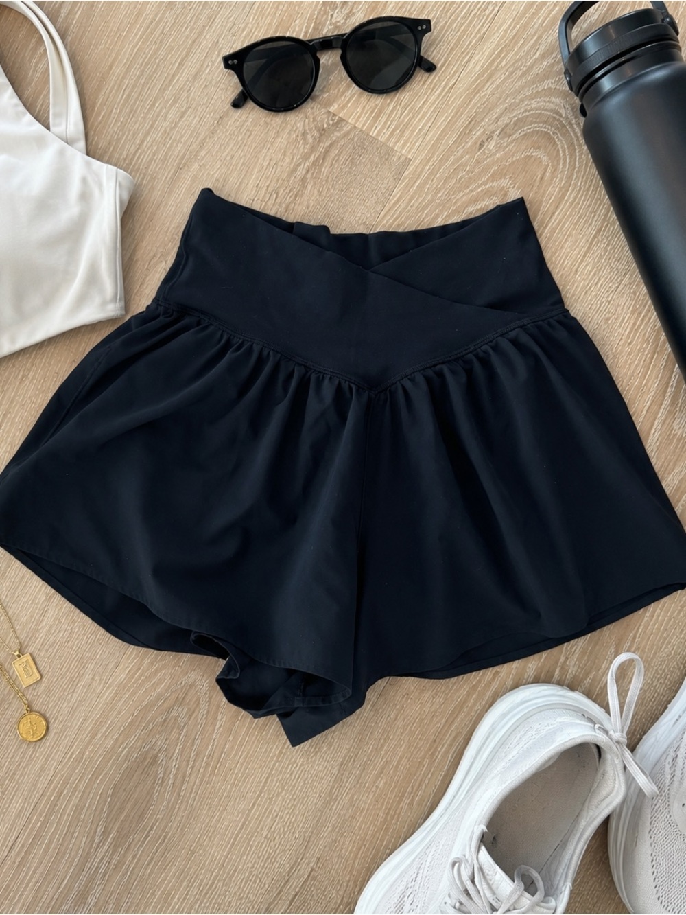 Offline by Aerie Black Crossover High-Waist V-Waistband Flowy Shorts